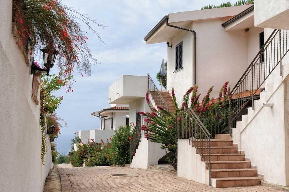 Villaggio Pineta Petto Bianco กาโปวาติกาโน ภายนอก รูปภาพ