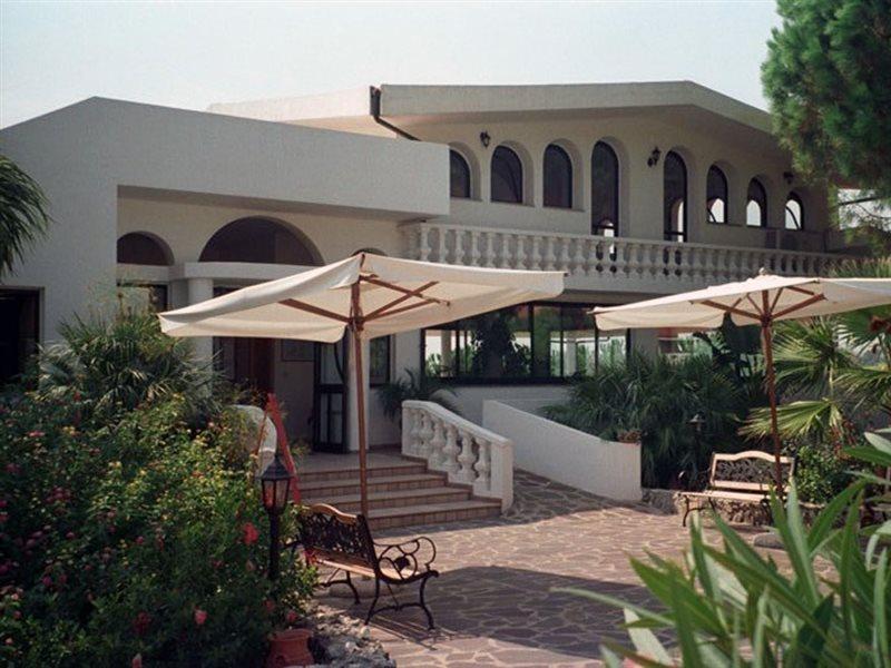Villaggio Pineta Petto Bianco กาโปวาติกาโน ภายนอก รูปภาพ